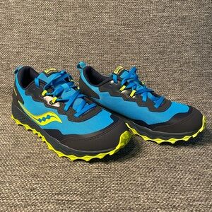 ✨NEW✨Saucony Kids Blue and Black Sneakers with Yellow Accents